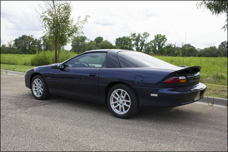 Illustration for article titled At $13,750, Will This 2000 Chevy Camaro SS Blow You Away?